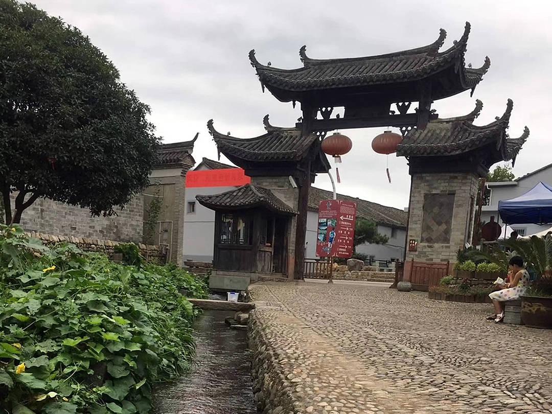 19岁连生三胎,她成豪门弃妇,却拿走35亿逆袭人生